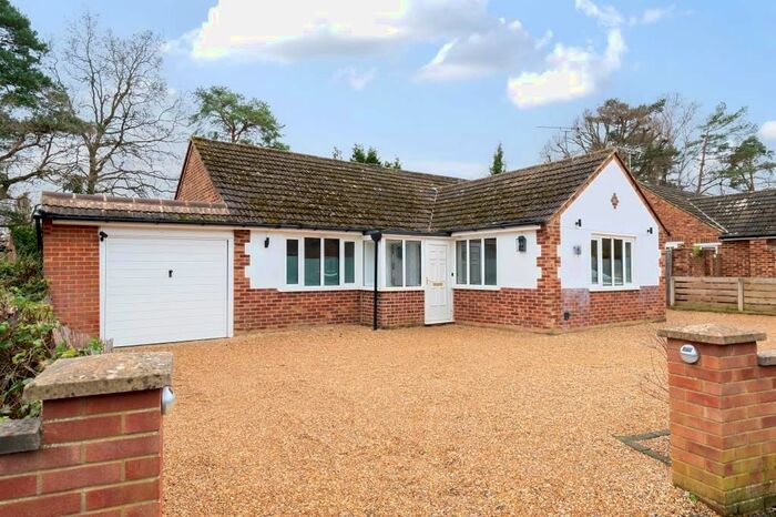 3 Bedroom Detached Bungalow To Rent In Lightwater, Surrey, GU18