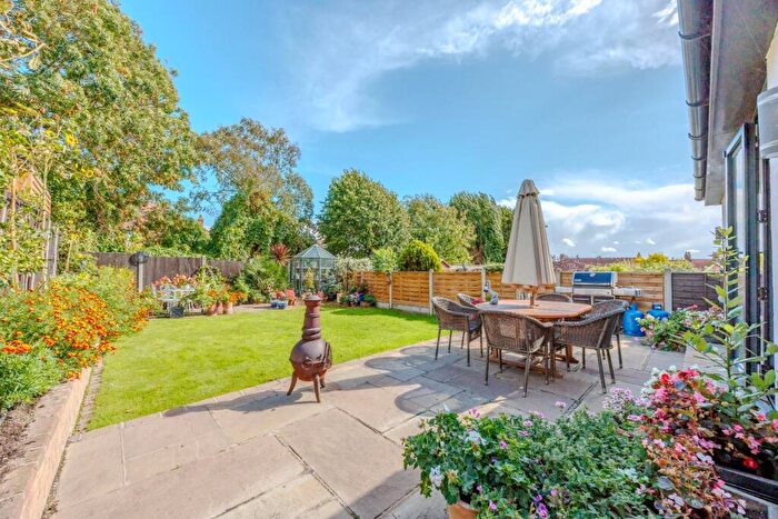 5 Bedroom Detached House For Sale In Leigh Cliff Road, Leigh-On-Sea, SS9