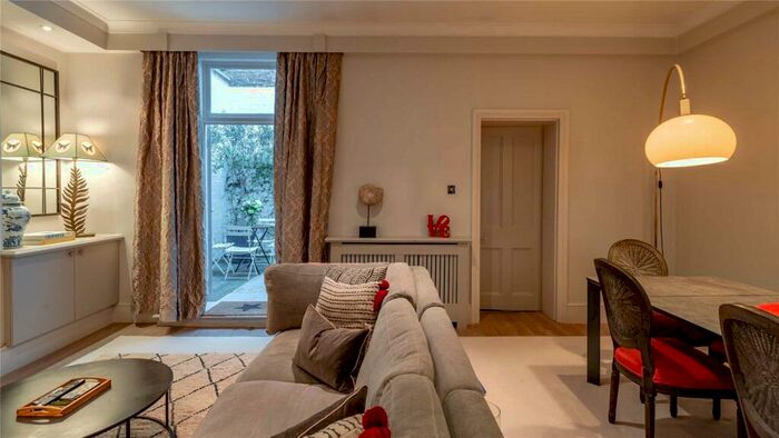 3 Bedroom Apartment To Rent In Redcliffe Square, London, SW10