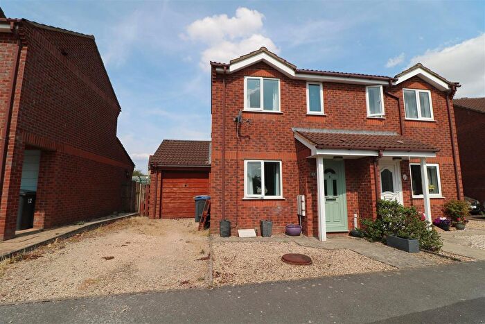 2 Bedroom Property For Sale In Clydesdale Close, Trowbridge, BA14