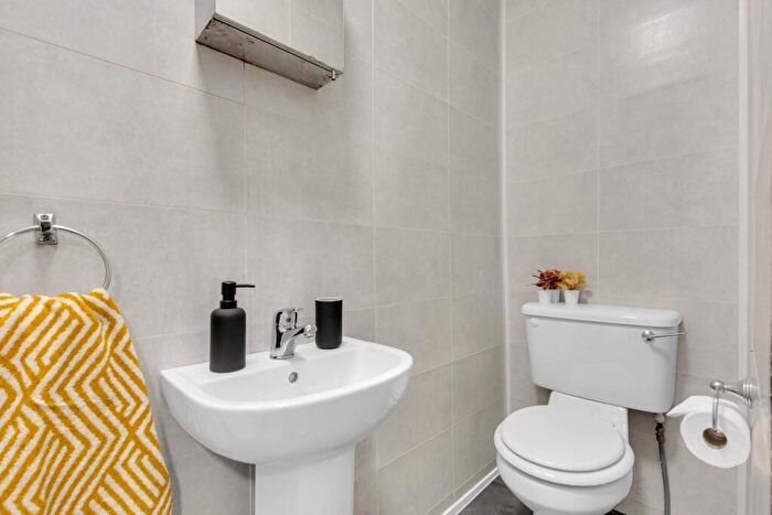 3 Bedroom Terraced House To Rent In Deans Close, Croydon, CR0