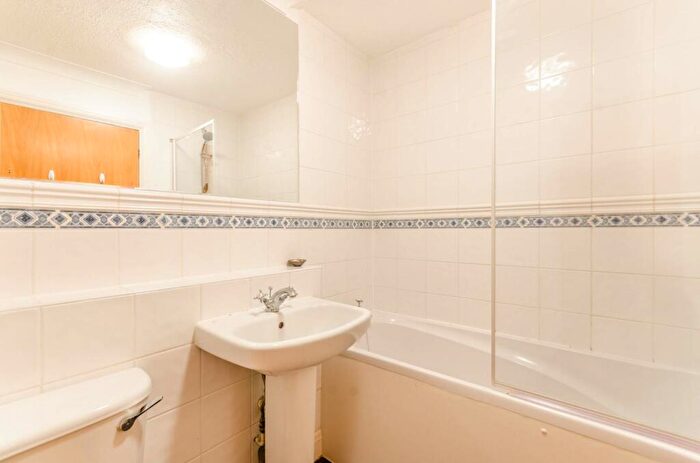 1 Bedroom Flat For Sale In Compass Point, Docklands, London, E14