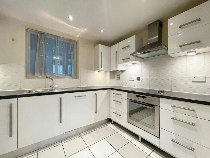 3 Bedroom Flat To Rent In Horsted Court -, P15