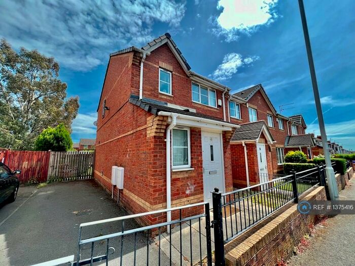 3 Bedroom Semi-Detached House To Rent In Hacking Street, Salford, M7
