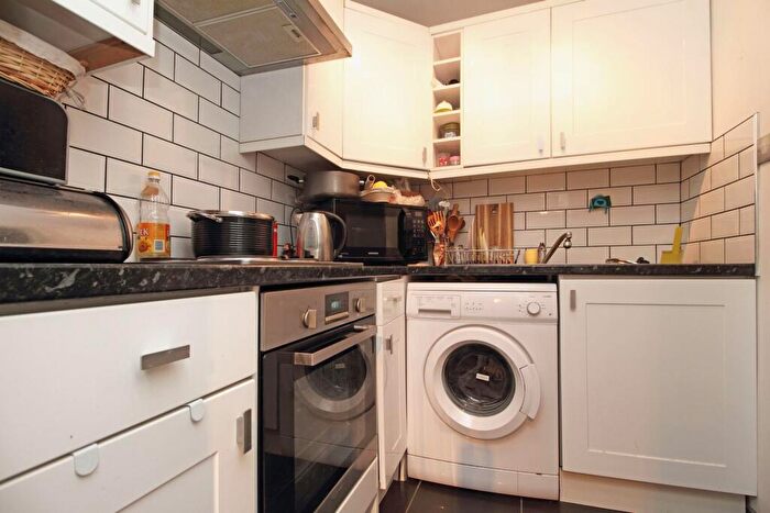 Apartment To Rent In Archway Road, London, N6