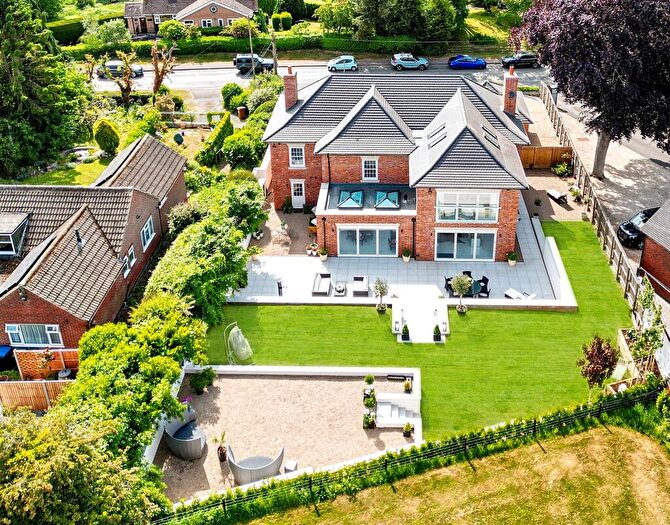 6 Bedroom Detached House For Sale In Barton Road, Market Bosworth, CV13