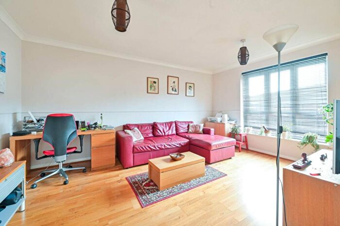 1 Bedroom Flat For Sale In Garter Way, Canada Water, London, SE16