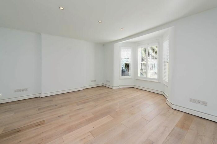 2 Bedroom Flat To Rent In Westbourne Park Road, London, W11