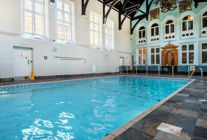 1 Bedroom Apartment For Sale In Royal Earlswood Park, Redhill, Surrey, RH1