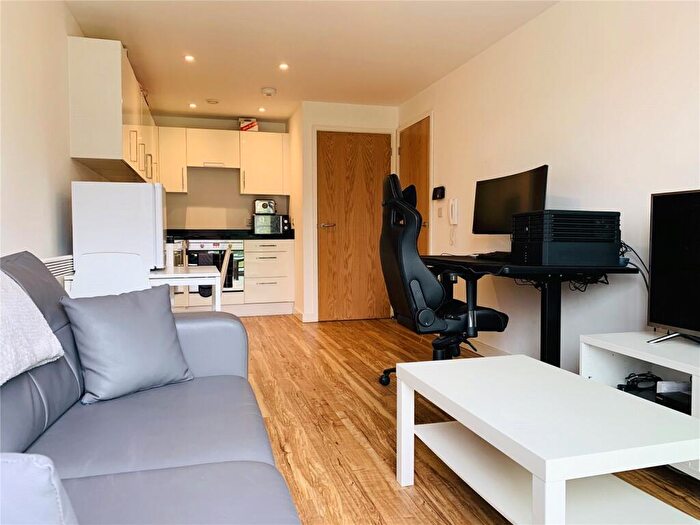 1 Bedroom Flat To Rent In Aire, Cross Green Lane, LS9