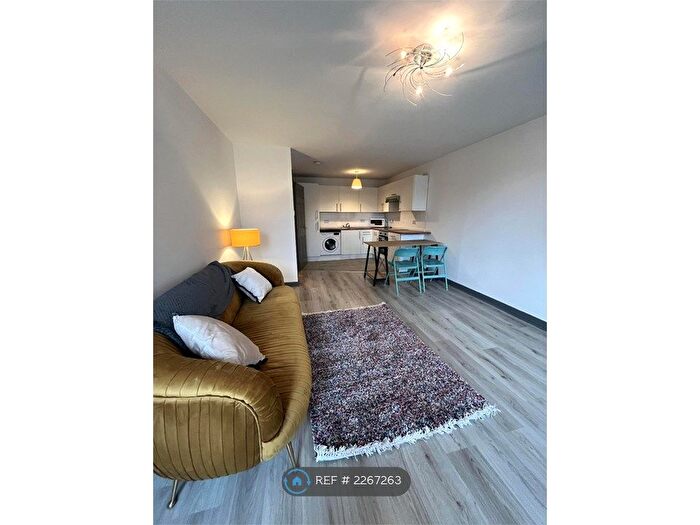 1 Bedroom Flat To Rent In Gibson Street, Glasgow, G40