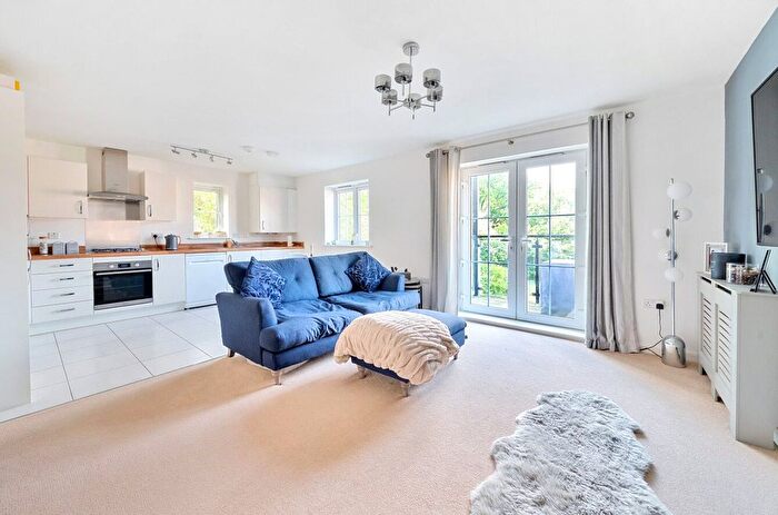2 Bedroom Flat For Sale In Budd Grove, Winnersh, Wokingham, RG41