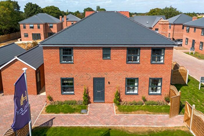 4 Bedroom Detached House For Sale In Sabre Close, Felsted, Dunmow, Essex, CM6