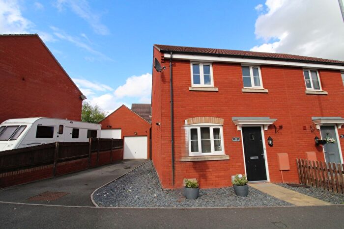 3 Bedroom Semi Detached House To Rent In Bramble Road, Bridgwater, TA5