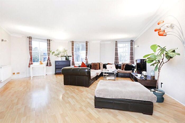 3 Bedroom Flat To Rent In Portland Court, London, Trinity Street, SE1