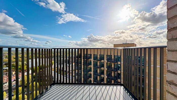 2 Bedroom Flat To Rent In Pavana Square, Brentford, TW8