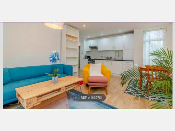 2 Bedroom Flat To Rent In Meeting House Lane, London, SE15