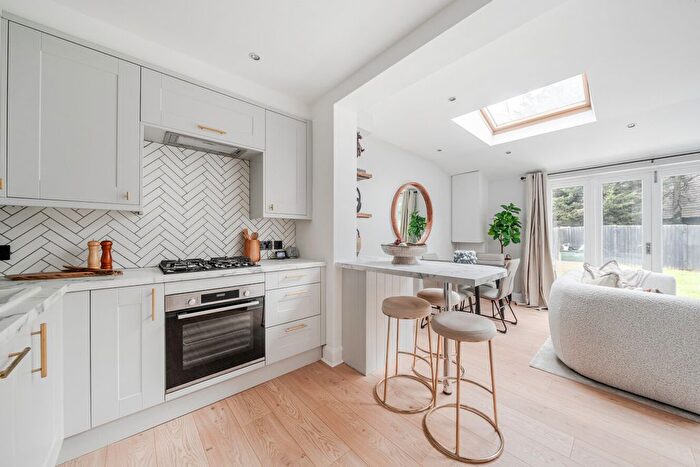 2 Bedroom Flat For Sale In Somerset Avenue, London, SW20