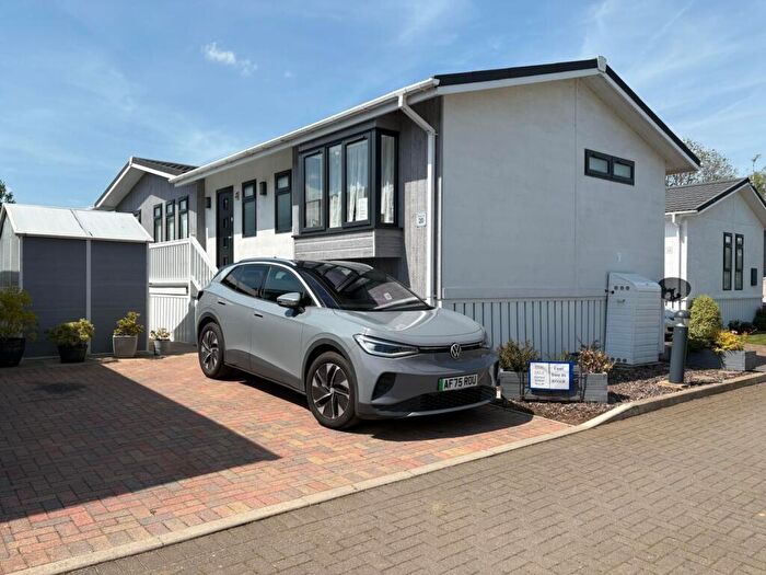 2 Bedroom Park Home For Sale In Two Bed Stately Albion Chartwell (), Yarwell Mill Country Park, Mill Road, Peterborough, Cambridgeshire, PE8