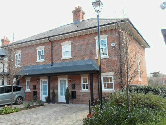 4 Bedroom Semi-Detached House To Rent In Quoitings Drive, Marlow SL7