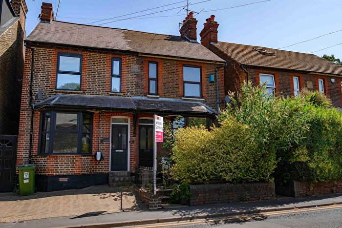 3 Bedroom Semi-Detached House For Sale In Lawn Lane, Hemel Hempstead, HP3