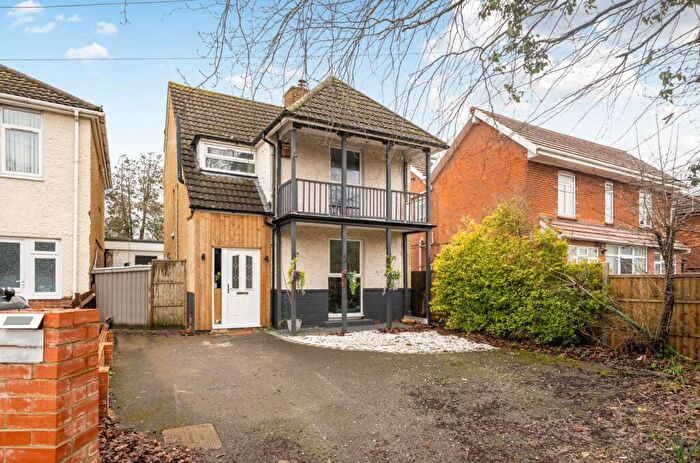 3 Bedroom Detached House For Sale In Leigh Road, Chandler's Ford, SO53