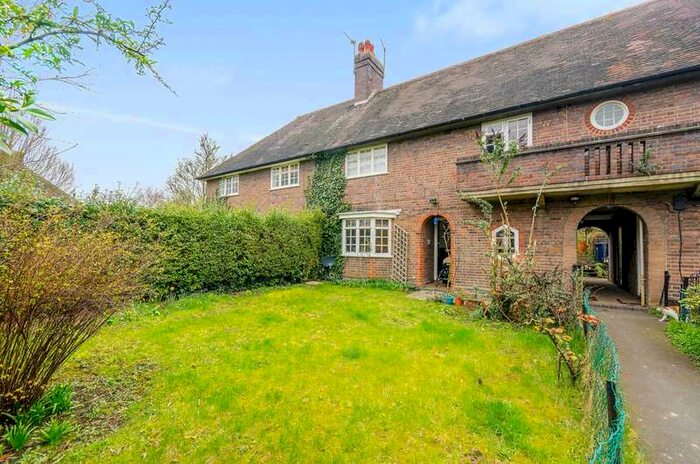 1 Bedroom Flat To Rent In Neale Close, Hampstead Garden Suburb, N2