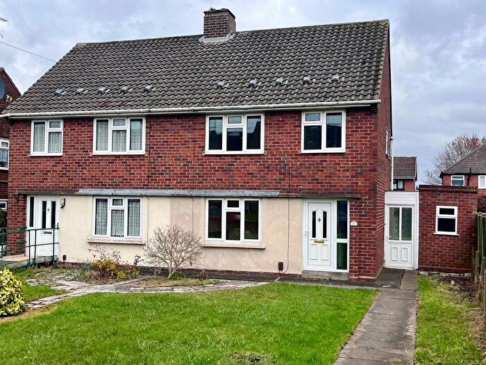 3 Bedroom Semi-Detached House To Rent In Hessian Close, Bilston, WV14