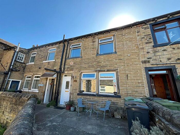2 Bedroom Terraced House To Rent In Westgate, Almondbury, HD8