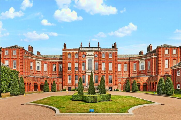 3 Bedroom Flat To Rent In Roehampton House, Vitali Close, Roehampton, London, SW15