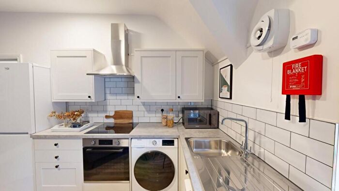 2 Bedroom Flat To Rent In Flat, , Burns Street, NG7