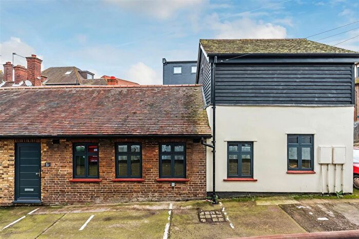 2 Bedroom Semi Detached House For Sale In Elm Road, Leatherhead, KT22