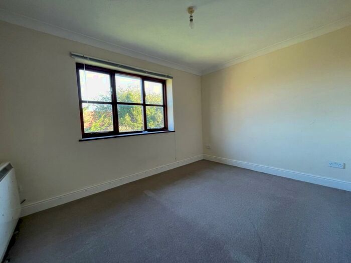 1 Bedroom Flat To Rent In High Street, Newington, Sittingbourne, ME9
