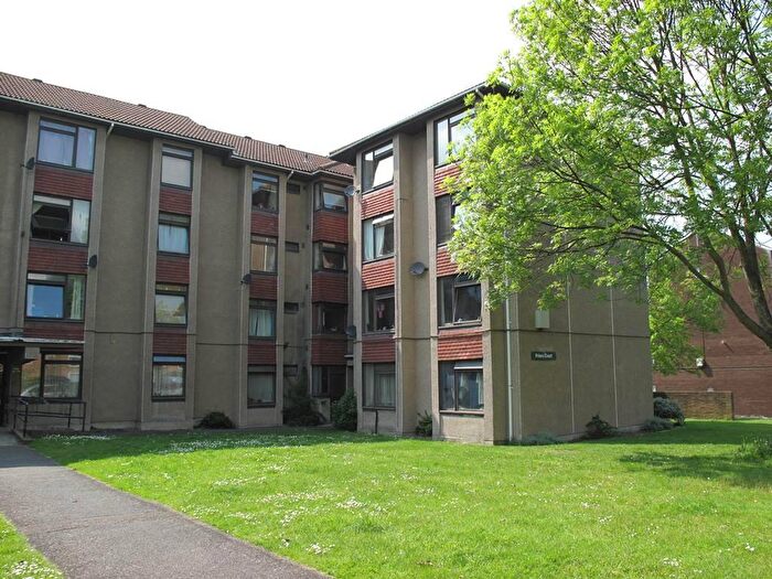 2 Bedroom Flat To Rent In Harcourt Road, Wallington, Surrey, SM6