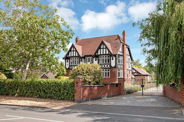 5 Bedroom Detached House For Sale In Mont Royal, Park Lane, Castle Donington, DE74