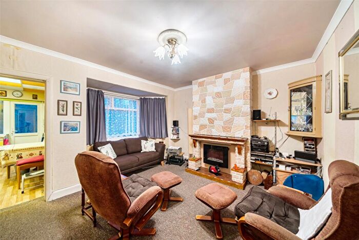 2 Bedroom Maisonette For Sale In Leith Close, London, NW9