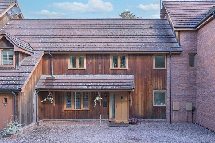 4 Bedroom Terraced House For Sale In Moor Court, Bromyard Road, Knightwick, Worcester, WR6