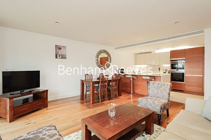 2 Bedroom Flat To Rent In Bridge Road, Kew, TW8