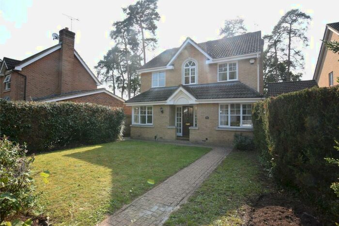 4 Bedroom Detached House To Rent In Paget Close, Camberley, Surrey, GU15