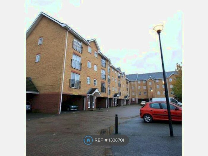 2 Bedroom Flat To Rent In Timber Court, Grays, RM17