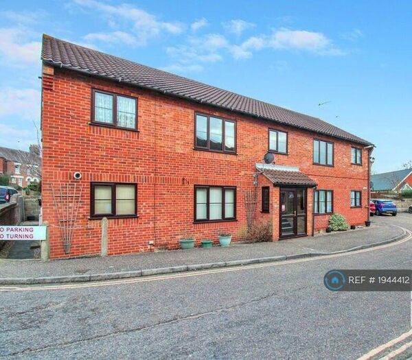 2 Bedroom Flat To Rent In Calthorpe Green, Acle, Norwich, NR13