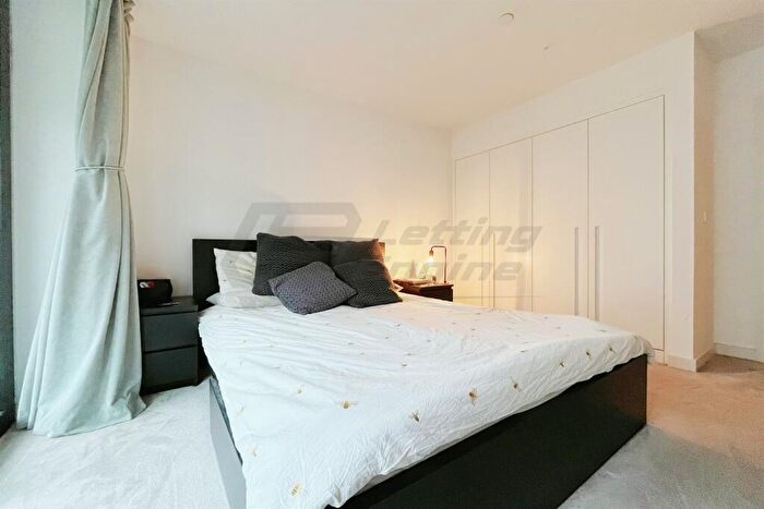 1 Bedroom Apartment To Rent In John Cabot House, E16