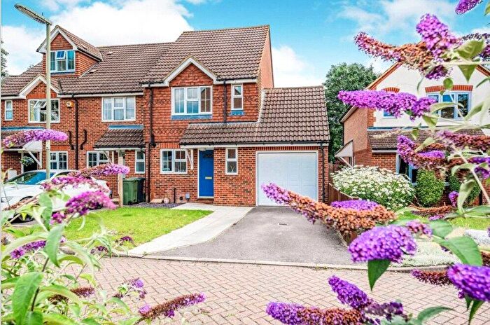 2 Bedroom Semi Detached House To Rent In Deeprose Close, GU2