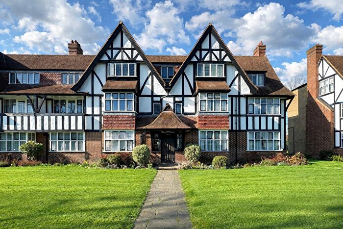 2 Bedroom Flat To Rent In Gloucester Court, Links Road, London, W3