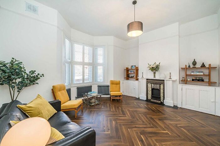 1 Bedroom Flat To Rent In Thornbury Road, Brixton, SW2