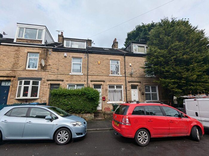 4 Bedroom House For Sale In Fagley Terrace, Bradford, BD2