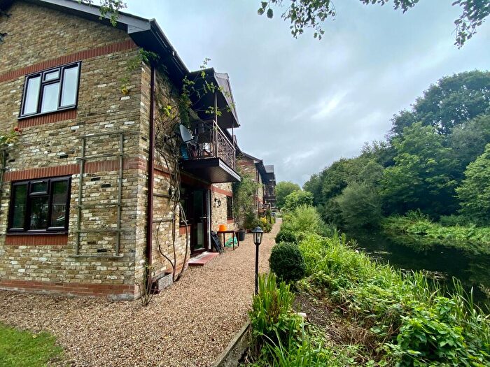 2 Bedroom Flat To Rent In St Johns, Woking, GU21