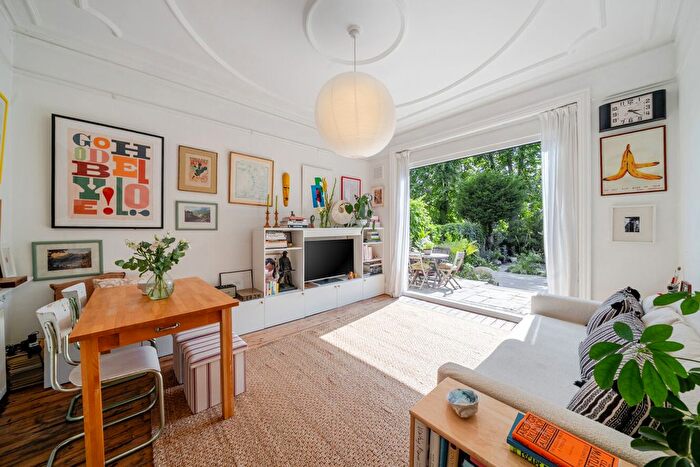 2 Bedroom Flat For Sale In Fernwood Avenue, Streatham, London, SW16