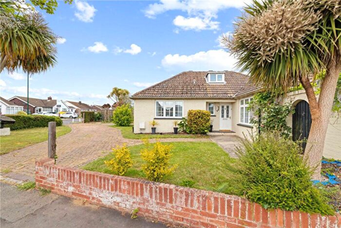 4 Bedroom Chalet For Sale In Cardinals Drive, Bognor Regis, PO21