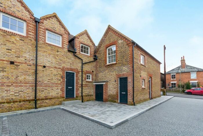 2 Bedroom Maisonette To Rent In Down Road, Merrow, Guildford, GU1